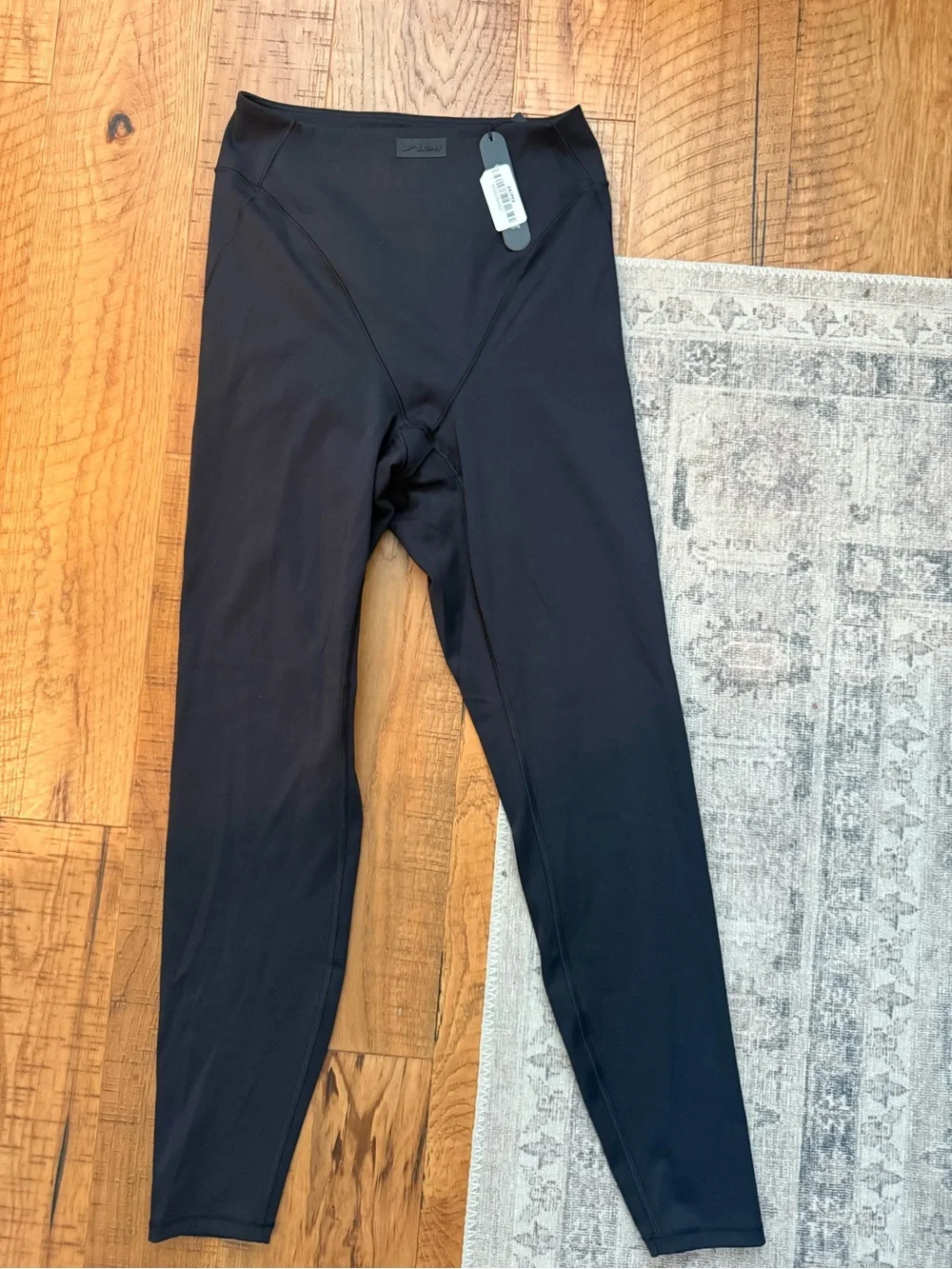 NikeSkims V-Panel Matte Black High-Rise Performance Leggings 26in size Small - Picture 1 of 3